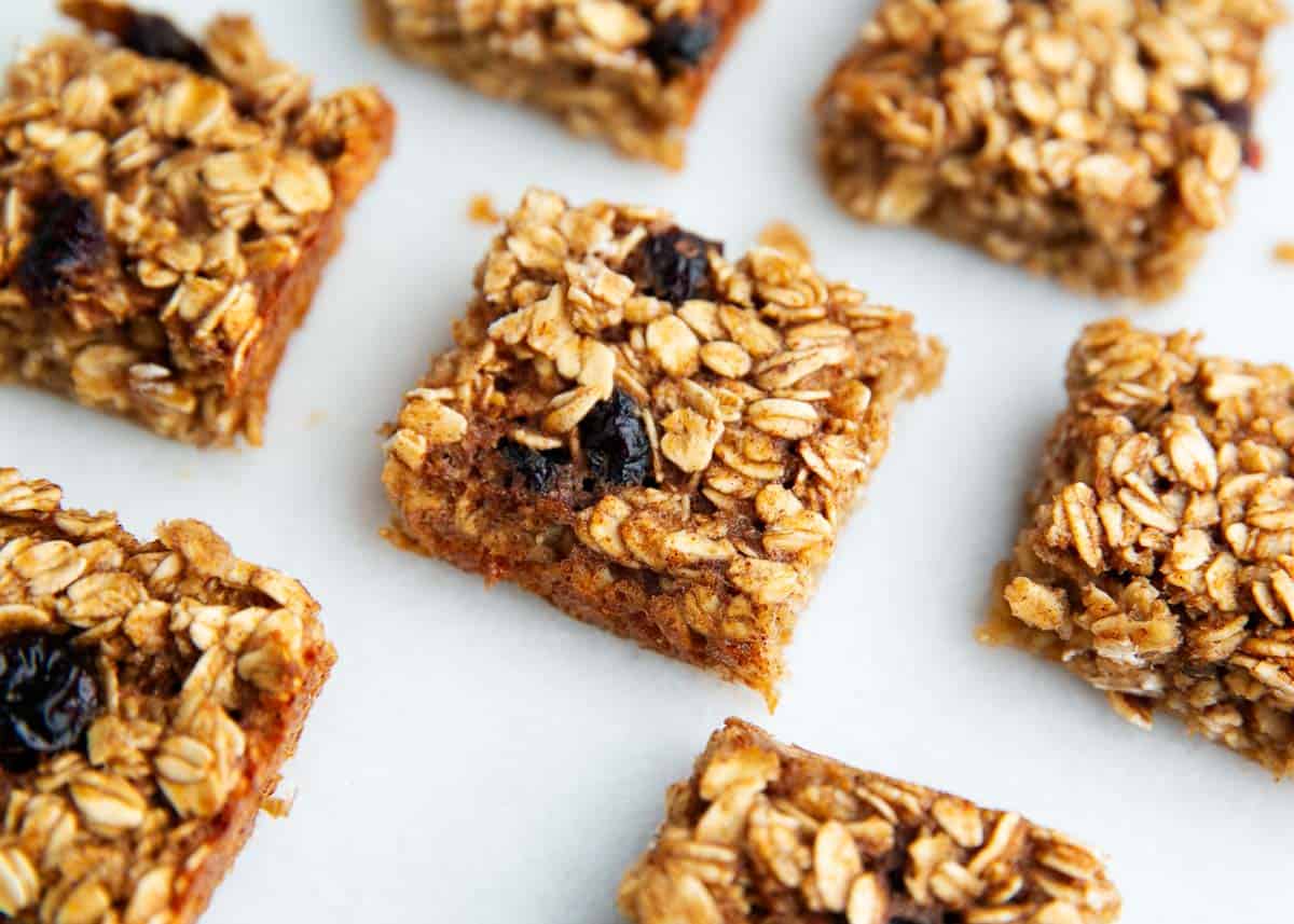 These oatmeal breakfast bars are soft, chewy and a healthy start to the day! They are quick and easy to meal prep in advance for breakfast and snacks. Oatmeal breakfast bars cut into pieces.