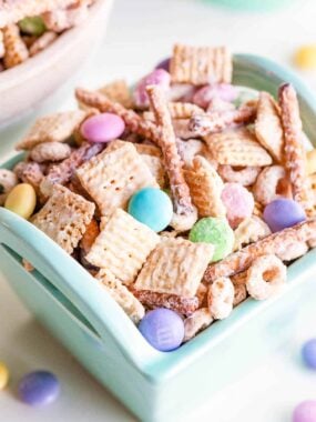 Bunny bait in a blue container.