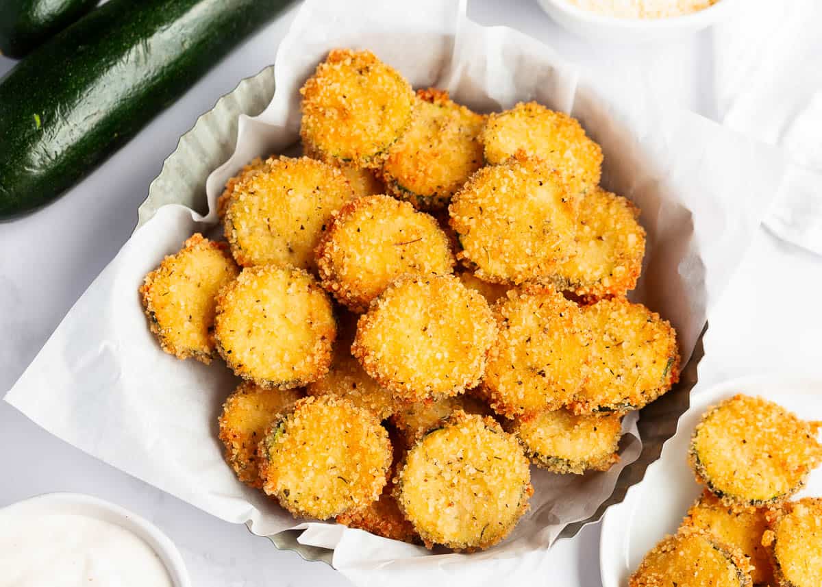 Fried zucchini recipe in a basket.