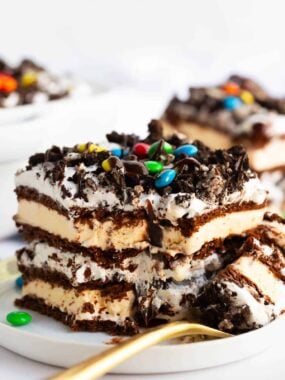 A slice of ice cream sandwich cake on a plate.