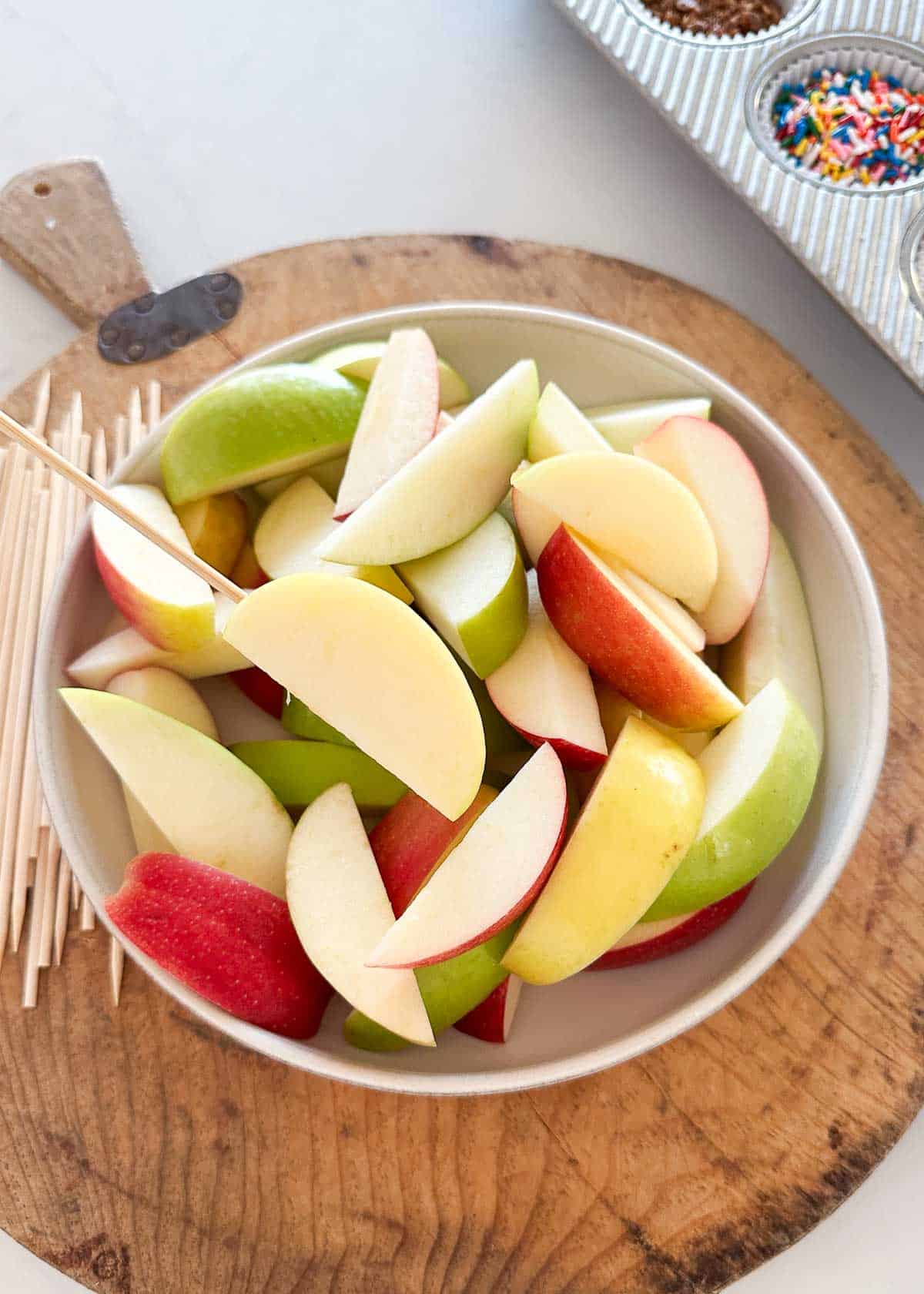 Sliced apples in a bowl.