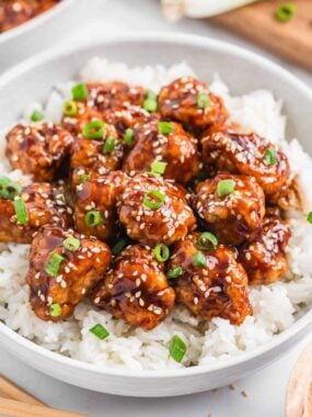 Sesame chicken and rice in a bowl.