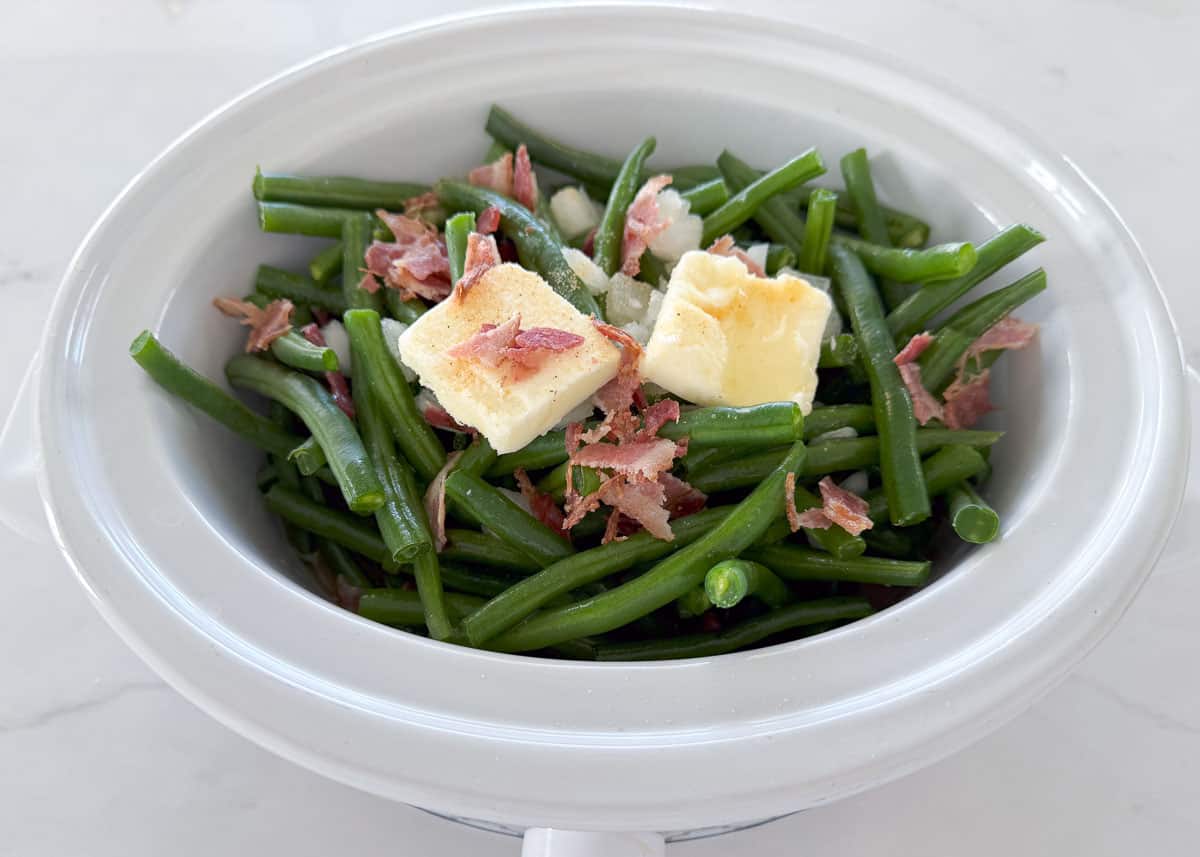 Showing how to make green beans cooking in a crockpot.