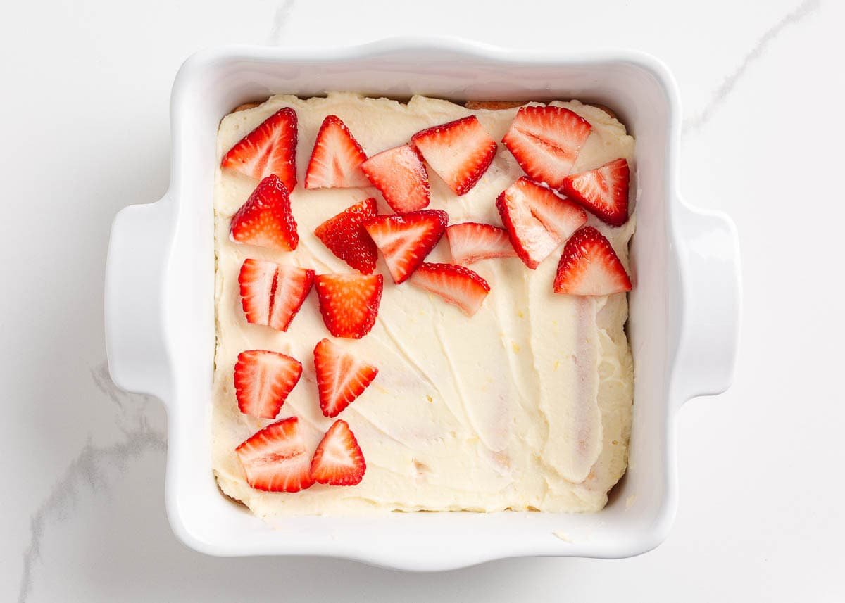 Showing sliced strawberries on top of the mascarpone layer.