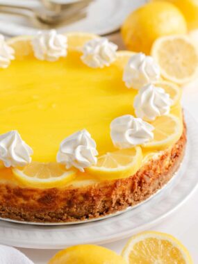 Lemon cheesecake on a plate.