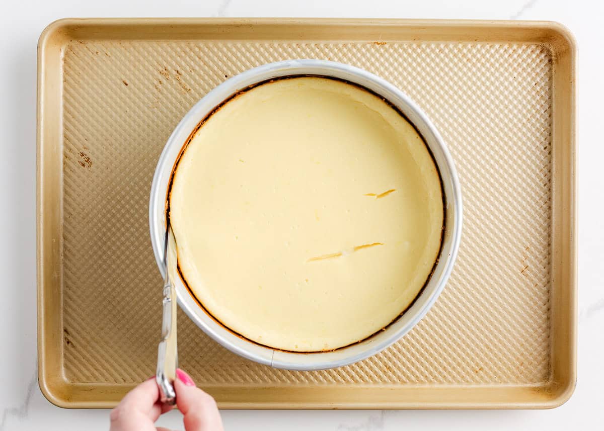 Baked lemon cheesecake.