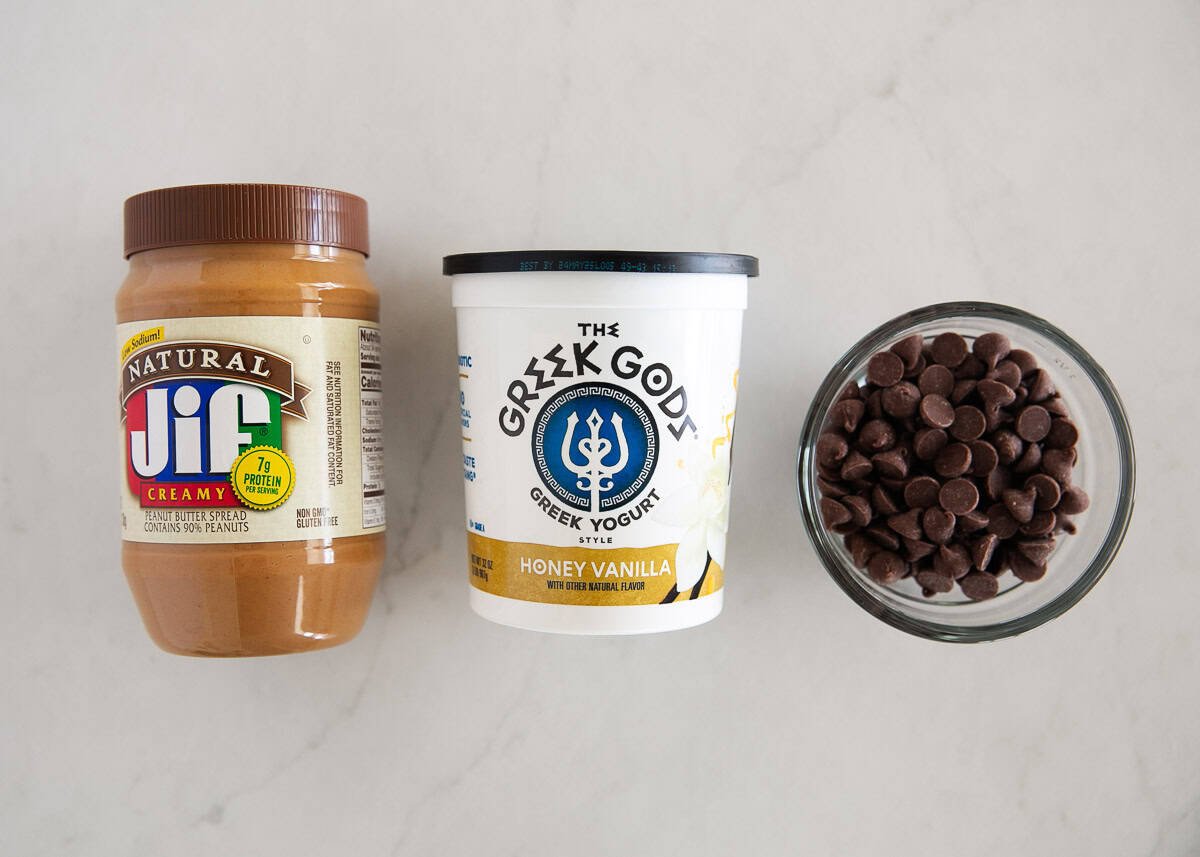 Peanut butter yogurt ingredients.