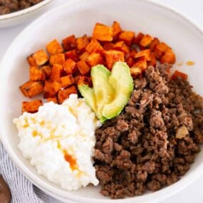 Hot honey ground beef bowl.