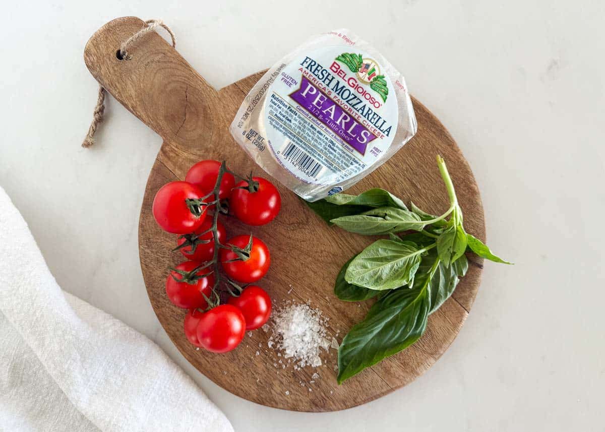 Caprese skewers ingredients.