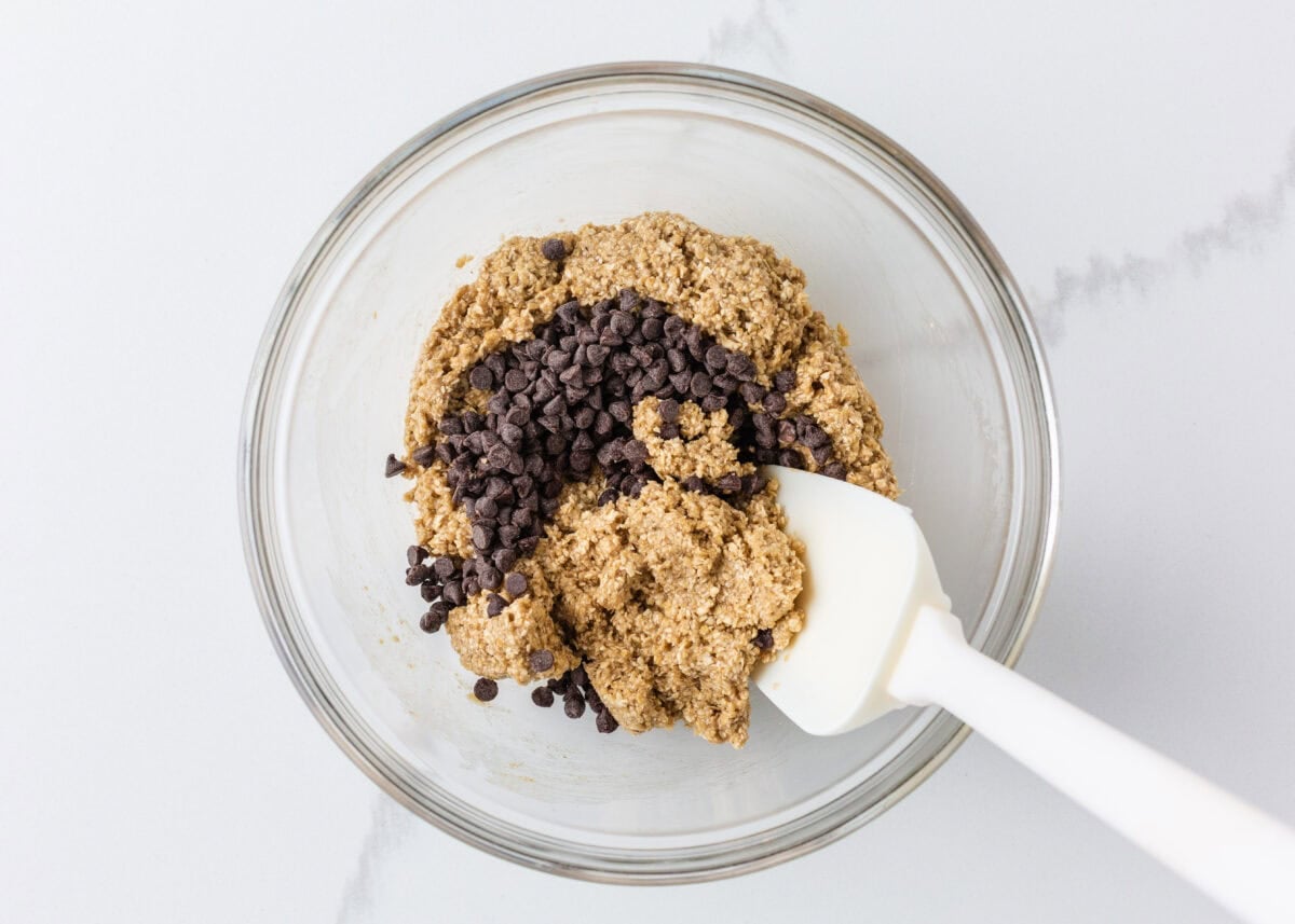 Viral cookie dough bark recipe made with oats, chocolate chips, maple syrup and sea salt.